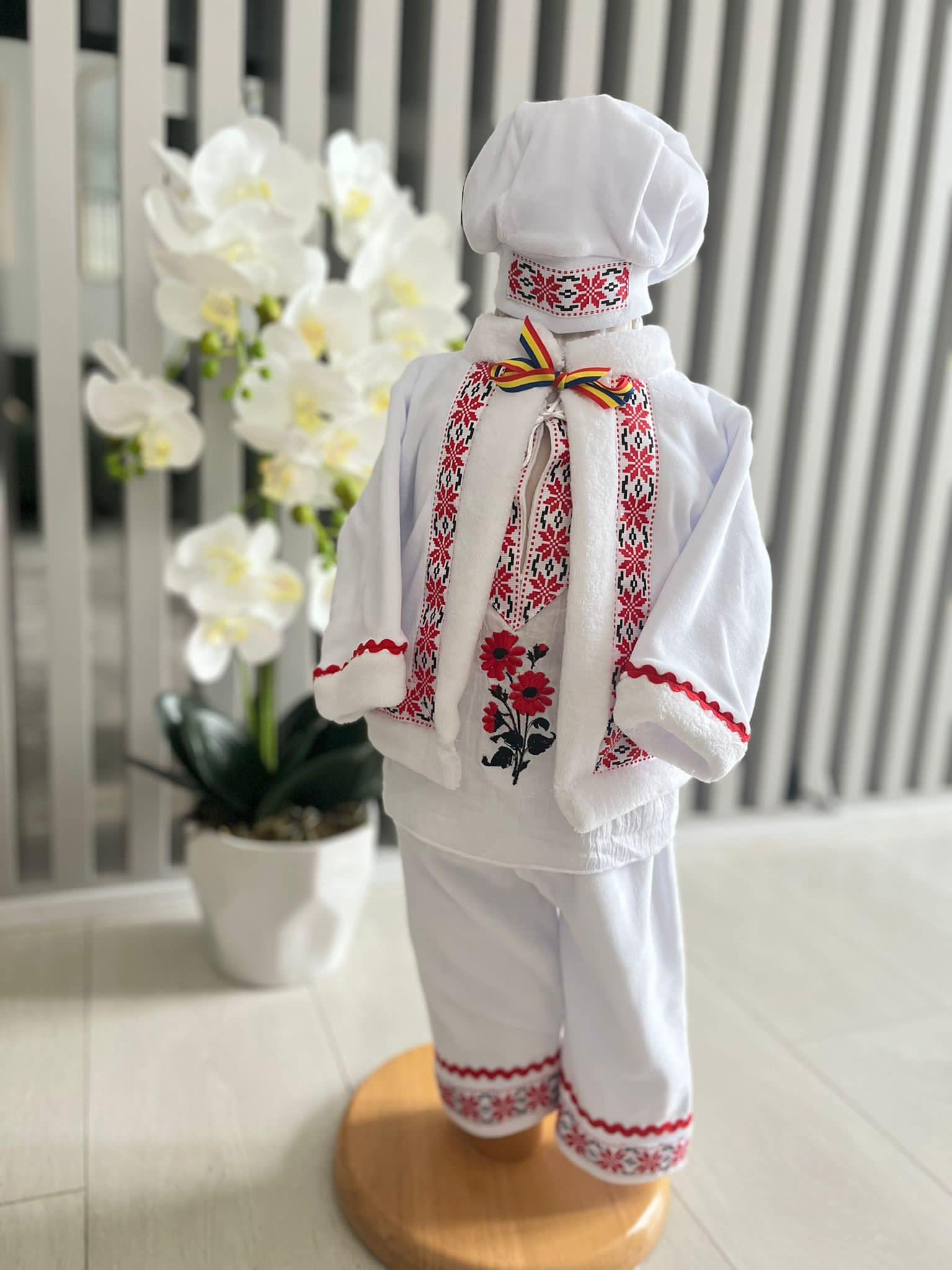 Costum cu jacheta popular, traditional pentru botez TUDOR
