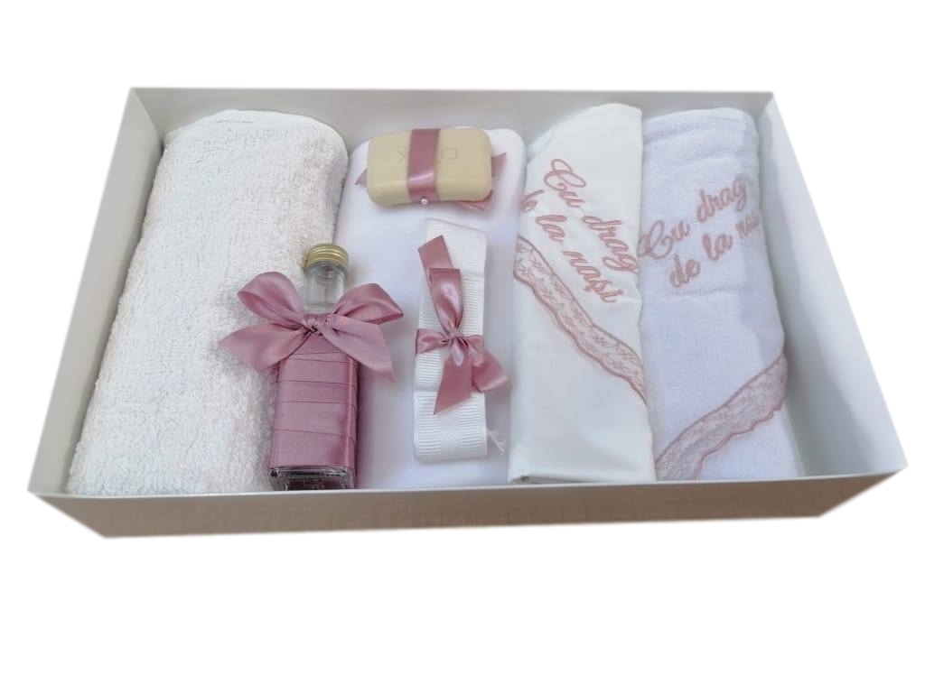 Trusou pentru botez (7 piese) brodat - CU DRAG DE LA NASI