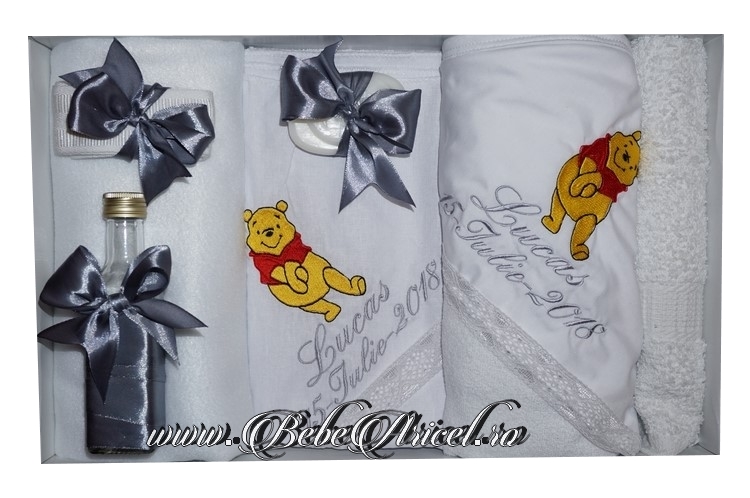 Trusou pentru botez (7 piese) brodat - POOH