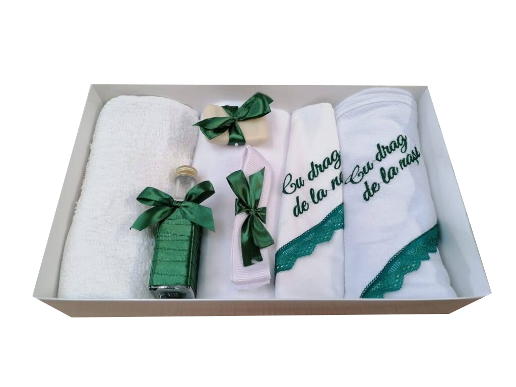 Trusou pentru botez (7 piese) brodat - CU DRAG DE LA NASI 