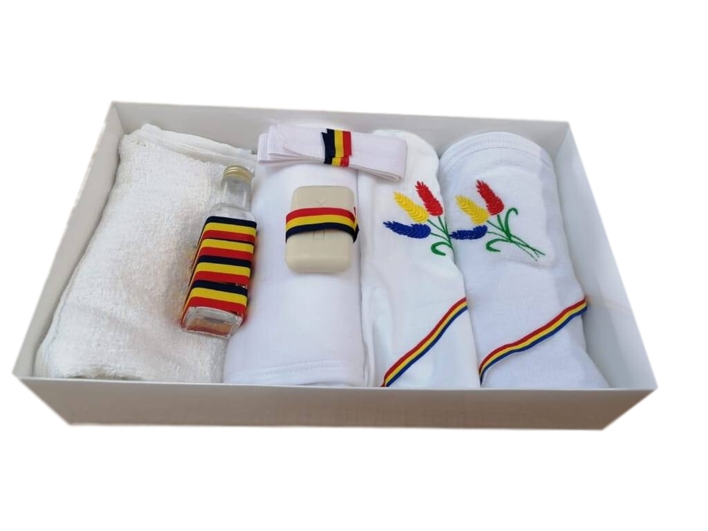 Trusou pentru botez (7 piese) brodat - TRADITIONAL POPULAR 