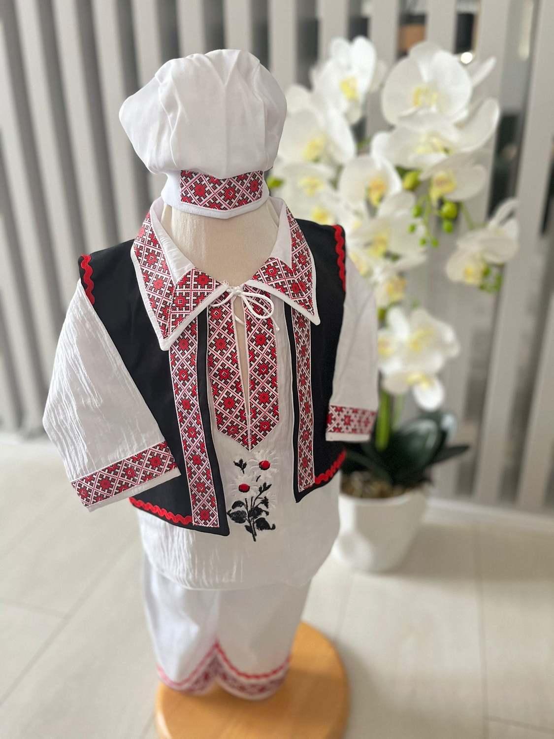 Costum popular, traditional pentru botez TUDOR