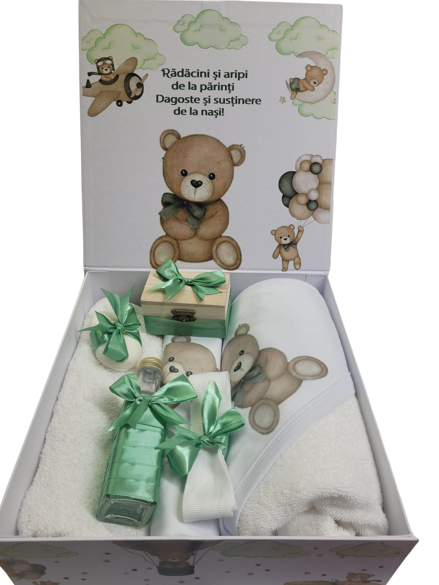 Pachet 8 piese: trusou pentru botez 7 piese si cutie pentru trusou - URSULET PILOT