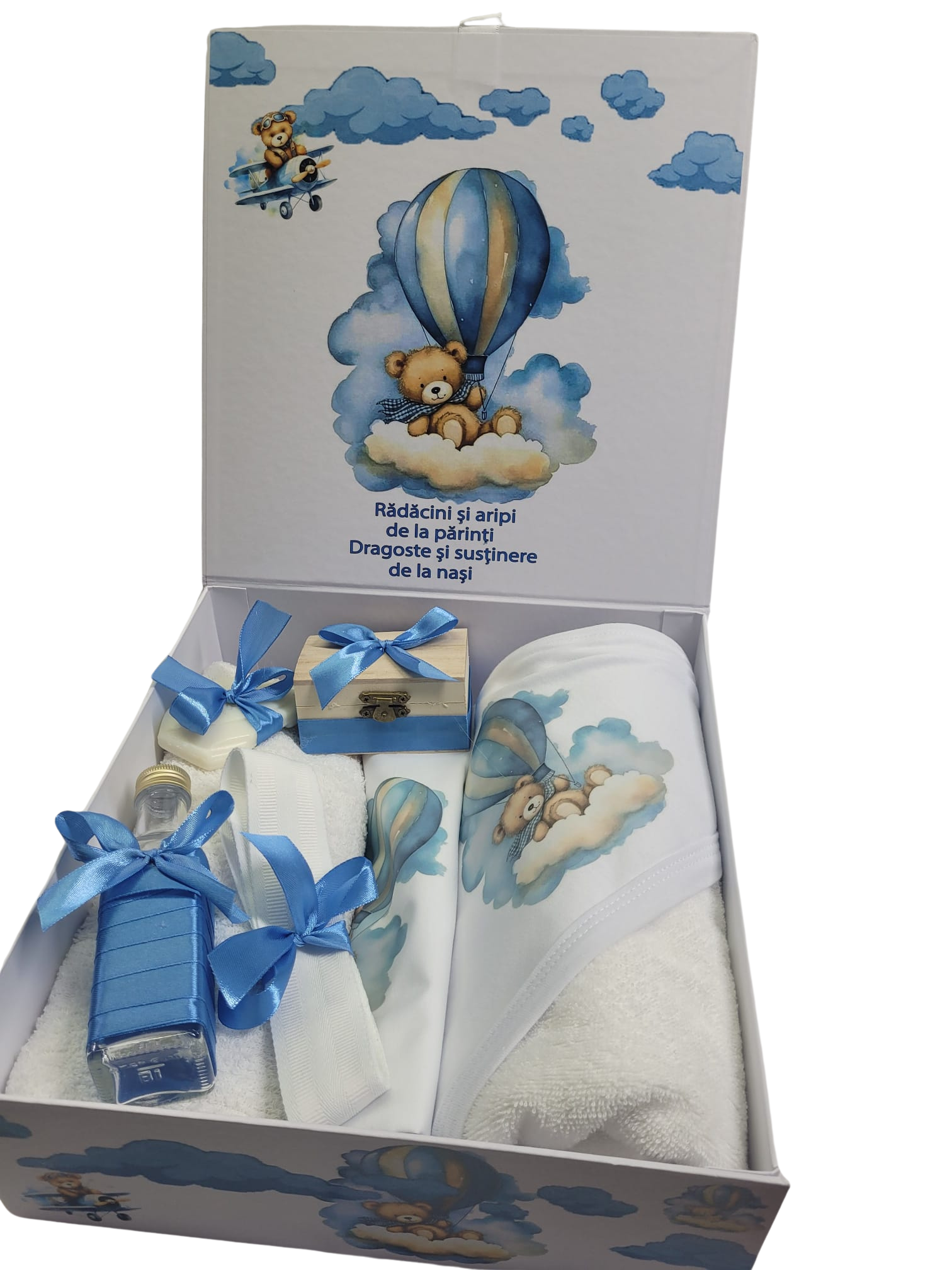 Pachet 8 piese: trusou pentru botez 7 piese si cutie pentru trusou - URSULET PILOT