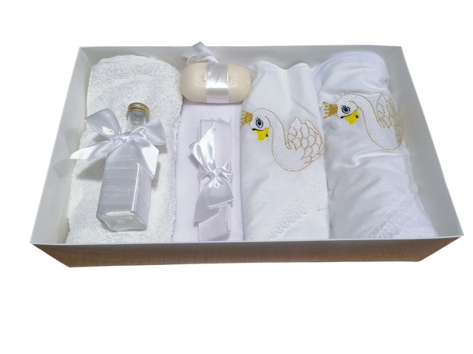 Trusou pentru botez (7 piese) brodat - LEBADA