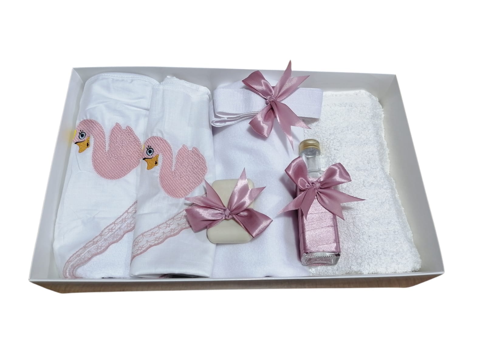 Trusou pentru botez (7 piese) brodat - LEBADA